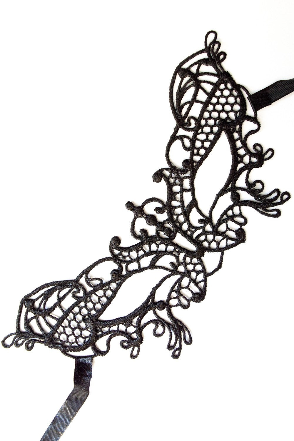 Masque loup en dentelle noire brodée – Modèle 13