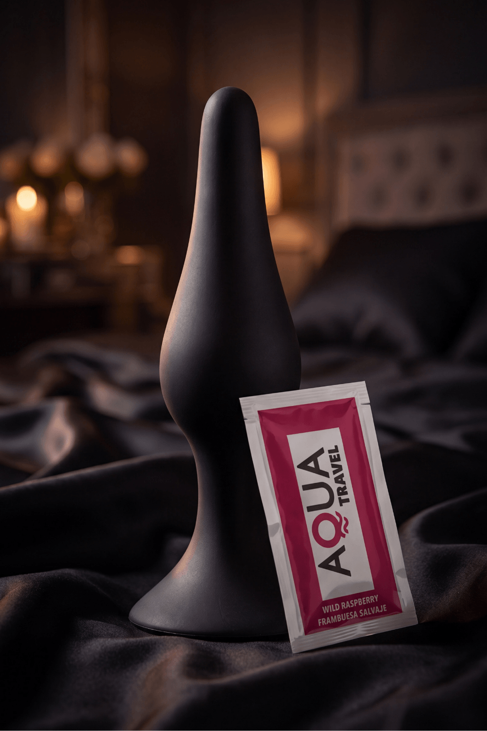 Plug Anal Noir en Silicone XL avec Ventouse Taille XL 15 cm Pocket Pleasure 1 dosette de lubrifiant