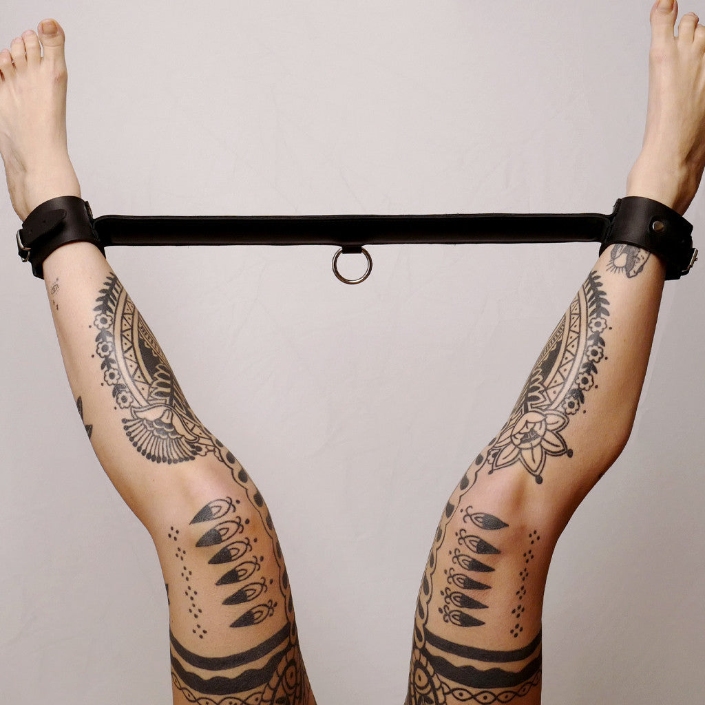 Barre de contrainte cuir et anneau